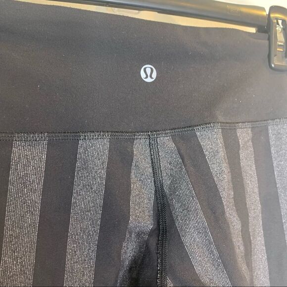 Lululemon Wunder Under Crop Leggings Size 6 Black and Gray Stripes - Picture 4 of 8